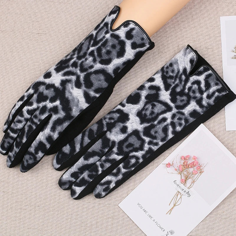 Hnewly Women Winter Warm Plush Inside Full Finger Leopard Cycling Mitten Female Cashmere Wool Knit Touch Screen Driving Glove