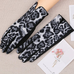 Hnewly Women Winter Warm Plush Inside Full Finger Leopard Cycling Mitten Female Cashmere Wool Knit Touch Screen Driving Glove