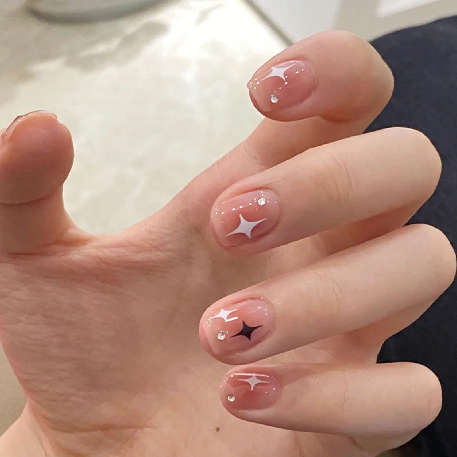 Hnewly Nude Color Press on Nails Red Five-pointed Star Designs Short Square Fake Nails Patches Y2K Girls Simple Charms Manicure