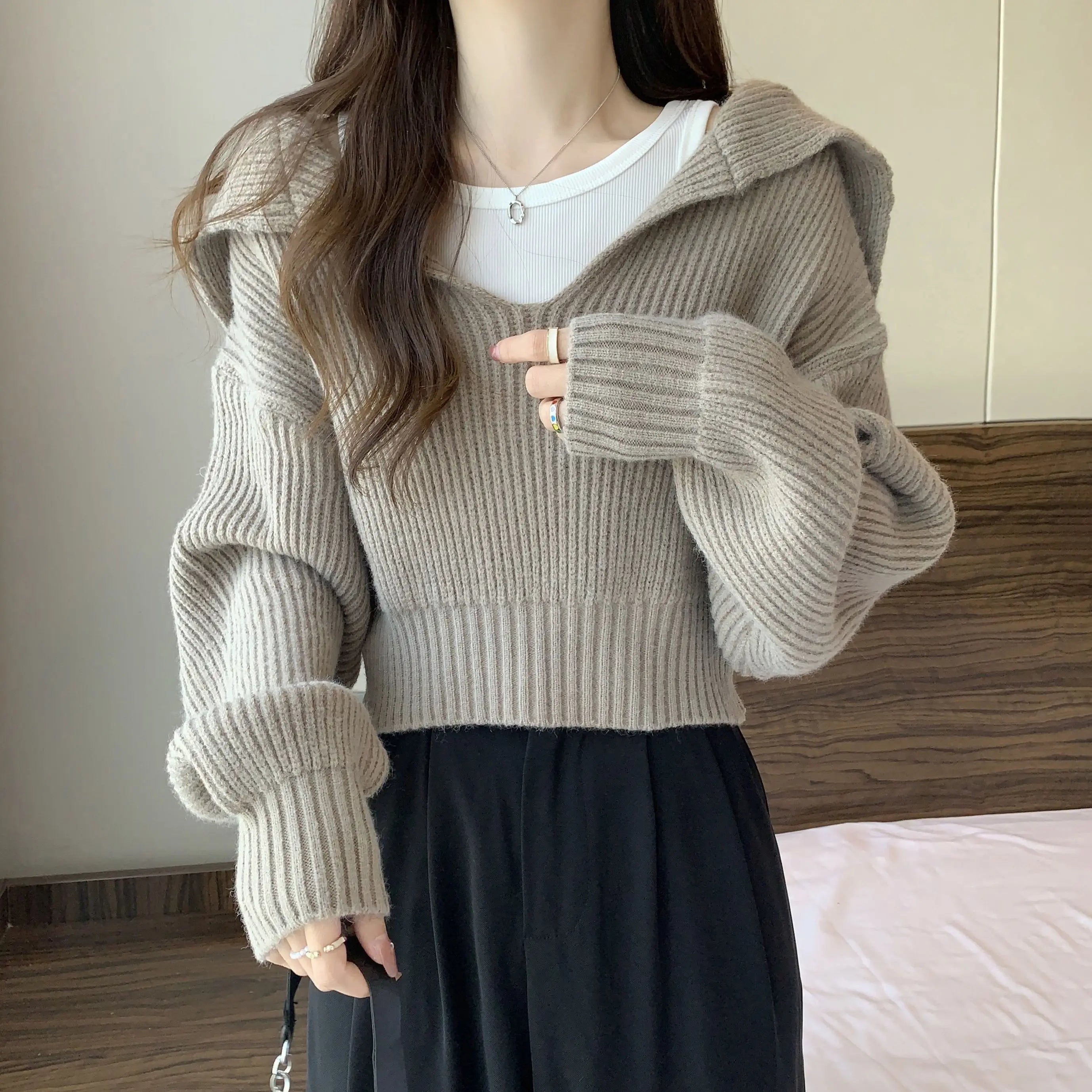 Hnewly Navy Neck V-neck Sweater for Petite Women Loose and Lazy Short Style Worn Outside Pullover Long Sleeved Knit Sweater