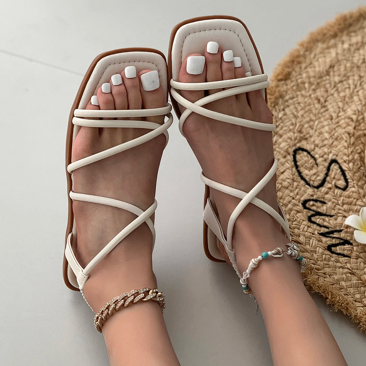 Hnewly Fashionable Flat Sandals Women Wear a Variety of Summer Fairy Style Simple Beach Roman Sandals Sandals