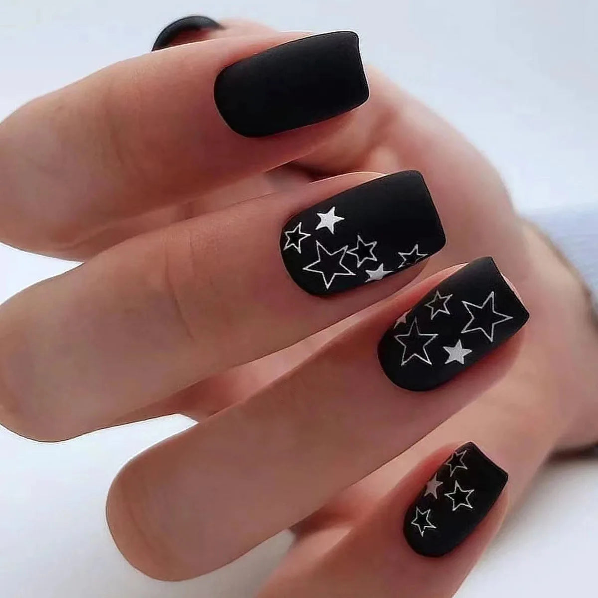 Hnewly Nude Color Press on Nails Red Five-pointed Star Designs Short Square Fake Nails Patches Y2K Girls Simple Charms Manicure