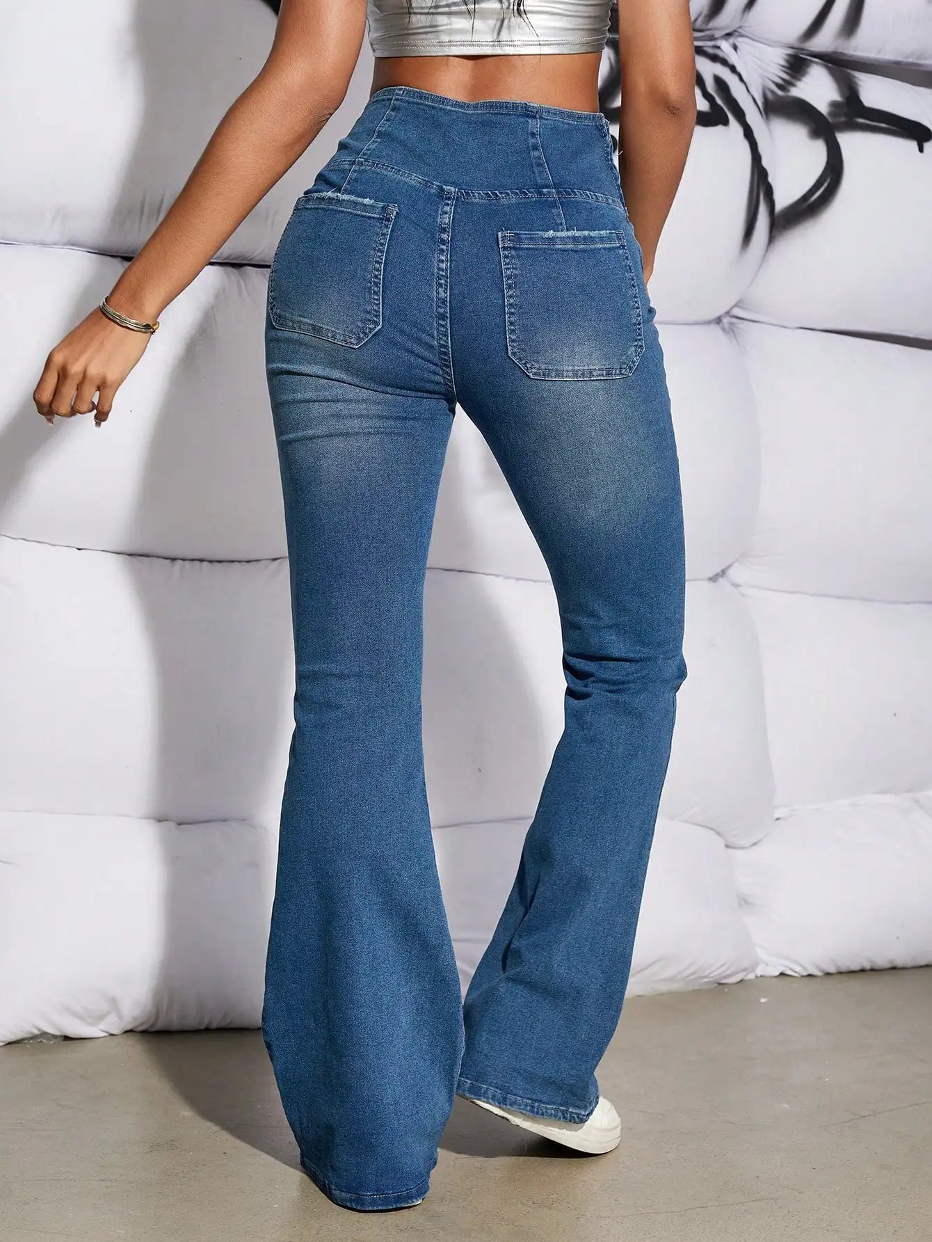 Hnewly Women Fashion Chic Flare Leg Jeans Rave Festival V Asymmetric Waist Patched Pocket Slim Denim Pants Mujer