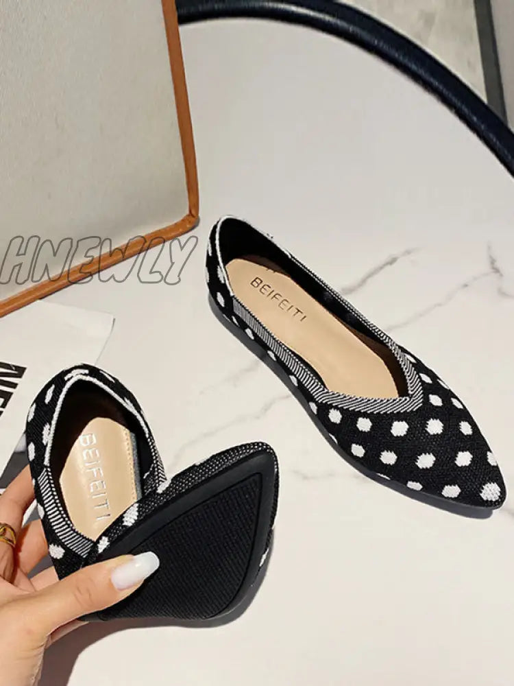 Hnewly - Contrast Color Pointed-Toe Polka-Dot V-Cut Low Heels Flat Shoes